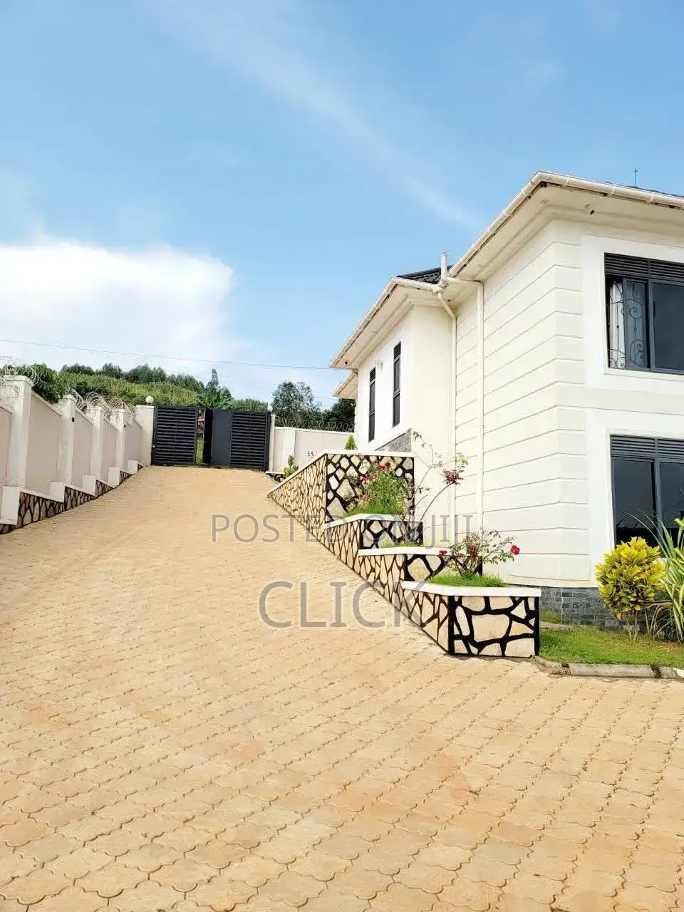 5bdrm Apartment in Mbuya, Central Division for rent