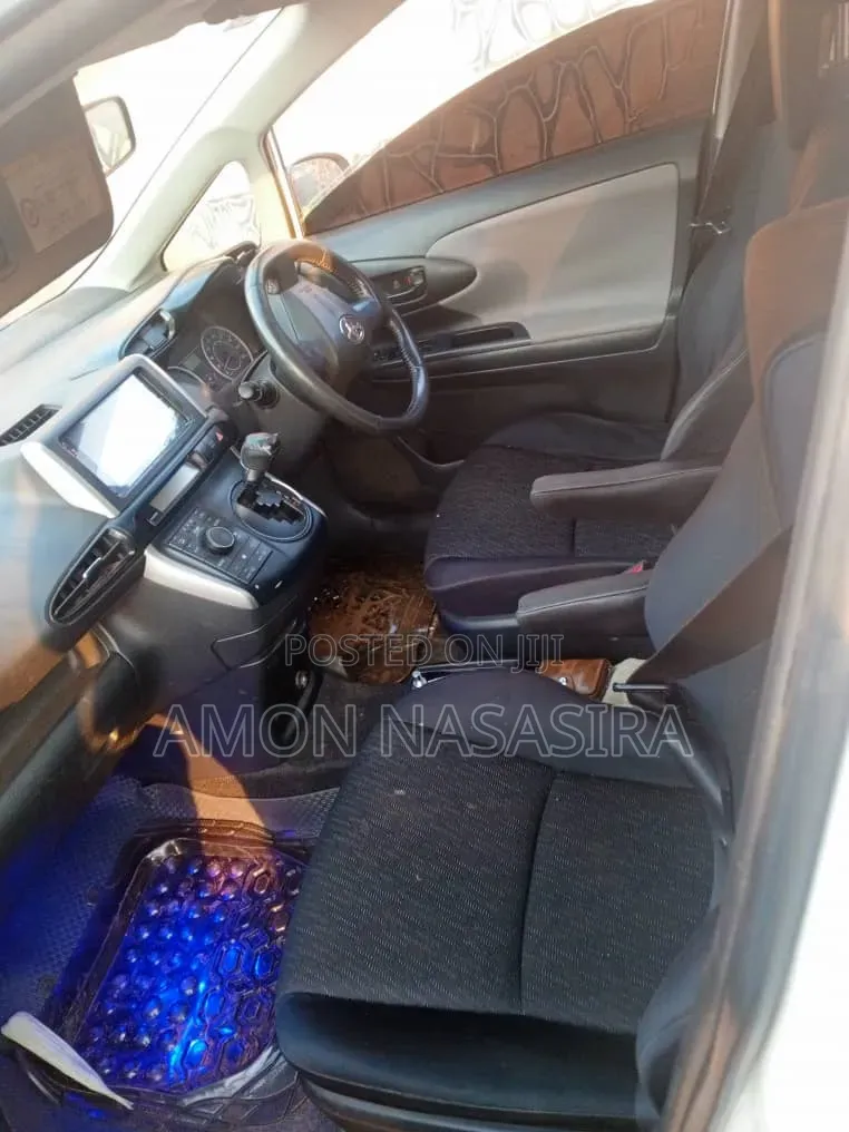 Toyota Vitz 2008 Blue