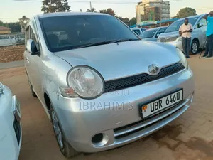 Toyota Sienta 2012 Silver
