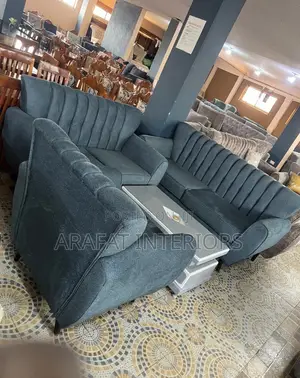 Stylish Modern Living Room Set in Beautiful Sofa