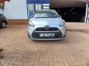 Toyota Sienta 1.5 AWD 2015 Silver