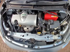 Toyota Sienta 1.5 AWD 2015 Silver