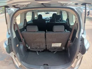 Toyota Sienta 1.5 AWD 2015 Silver