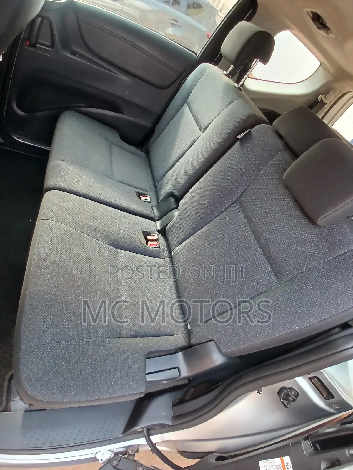 Toyota Sienta 1.5 AWD 2015 Silver