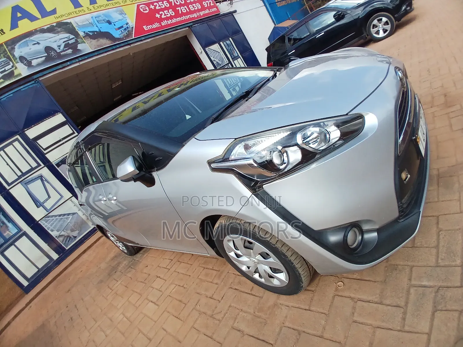 Toyota Sienta 1.5 AWD 2015 Silver