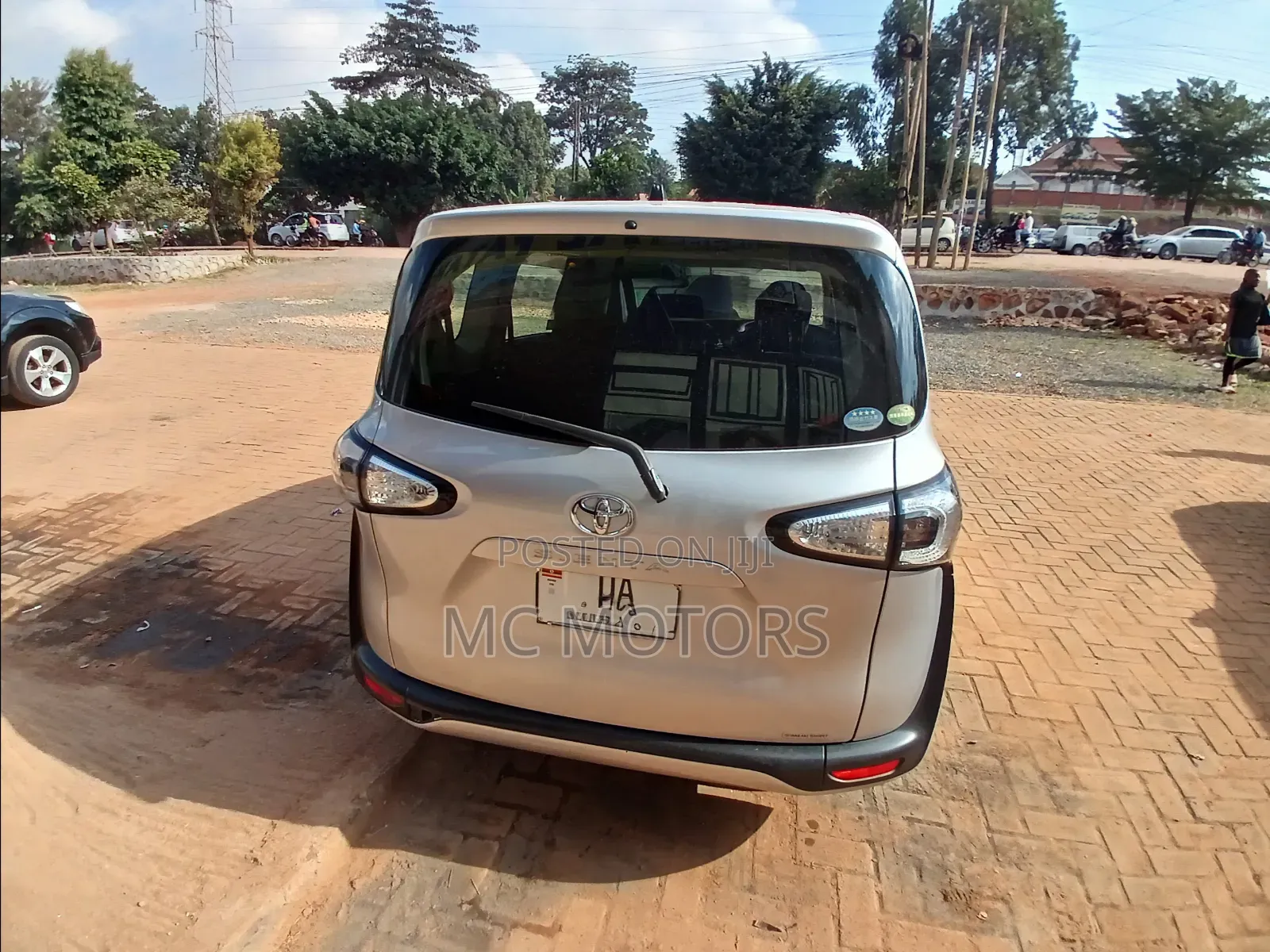Toyota Sienta 1.5 AWD 2015 Silver