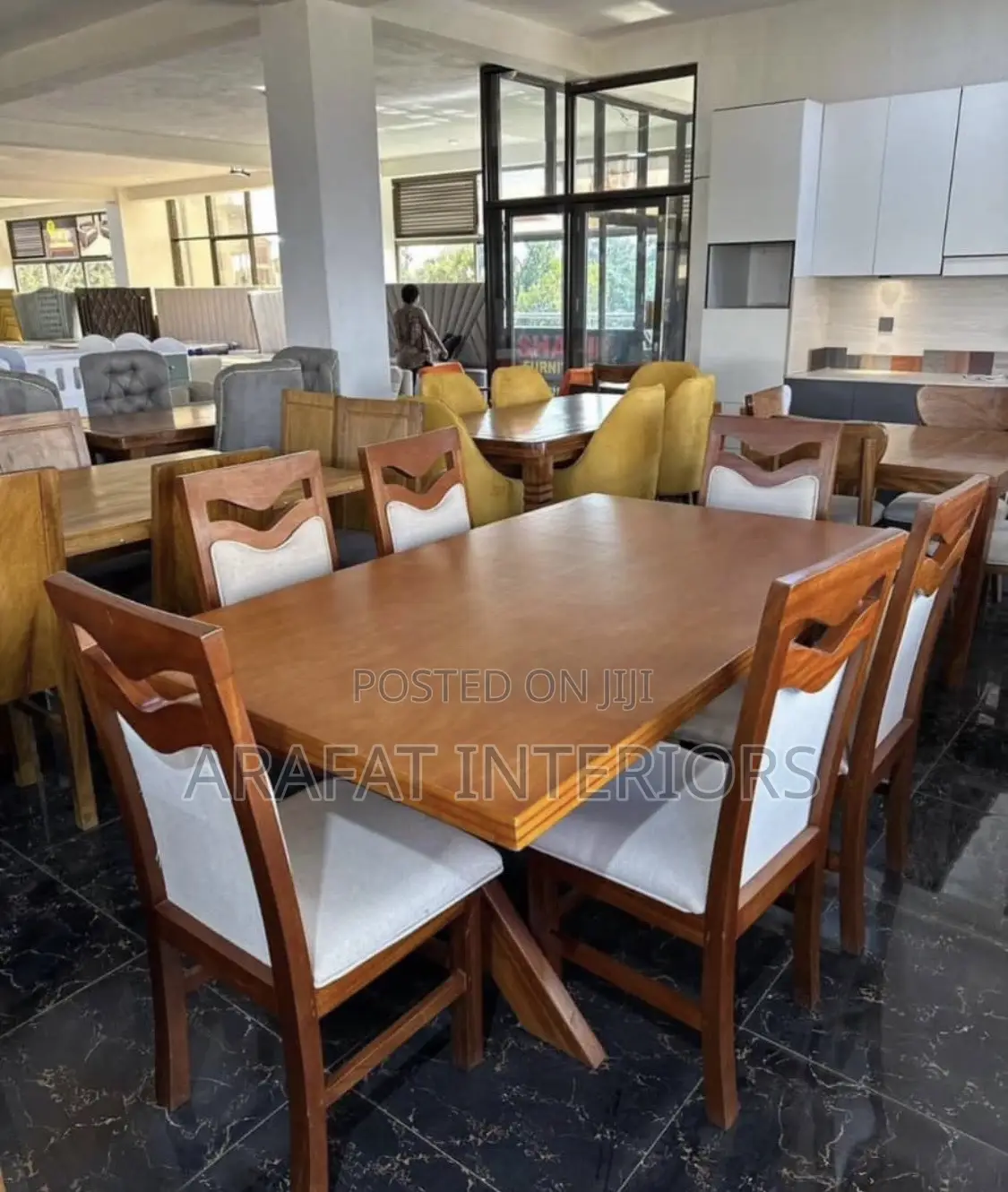 Stylish Mugavu Wood Dinning Table