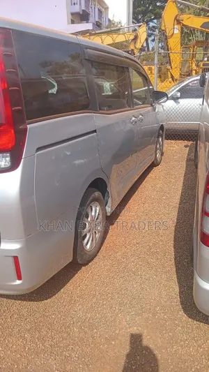 Toyota Noah 2014 Silver