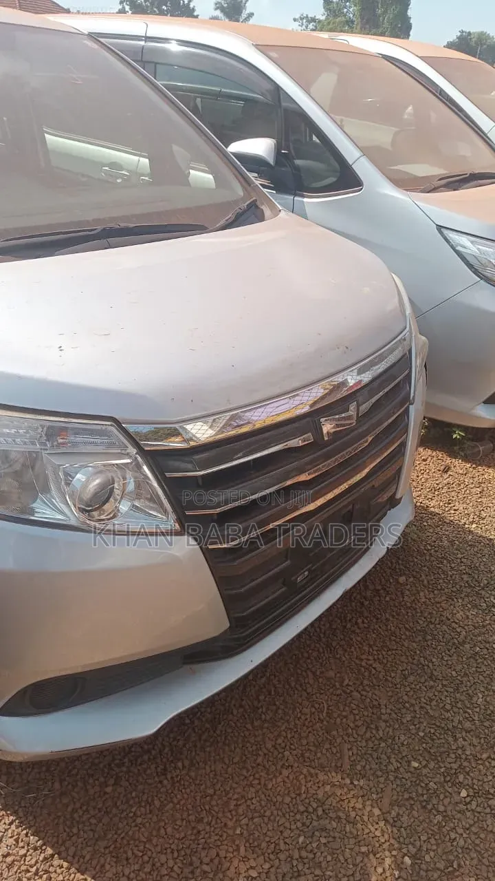 Toyota Noah 2014 Silver