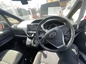 Toyota Noah 2014 Silver