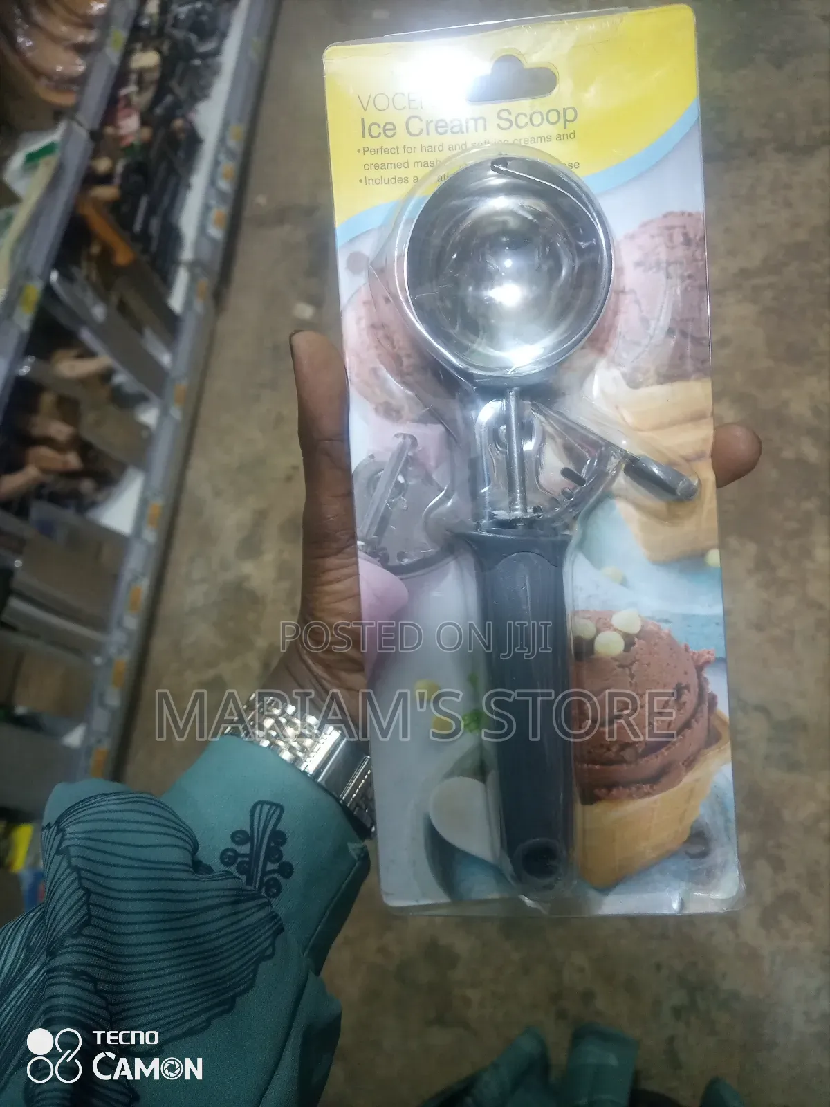 Stainless Steel Ice Cream Scoop Features a Trigger-Release Mechanism