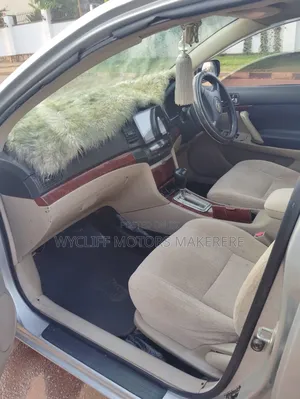 Toyota Voxy 2004 Silver