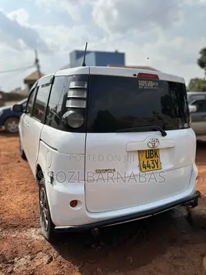 Toyota Sienta 2007 White