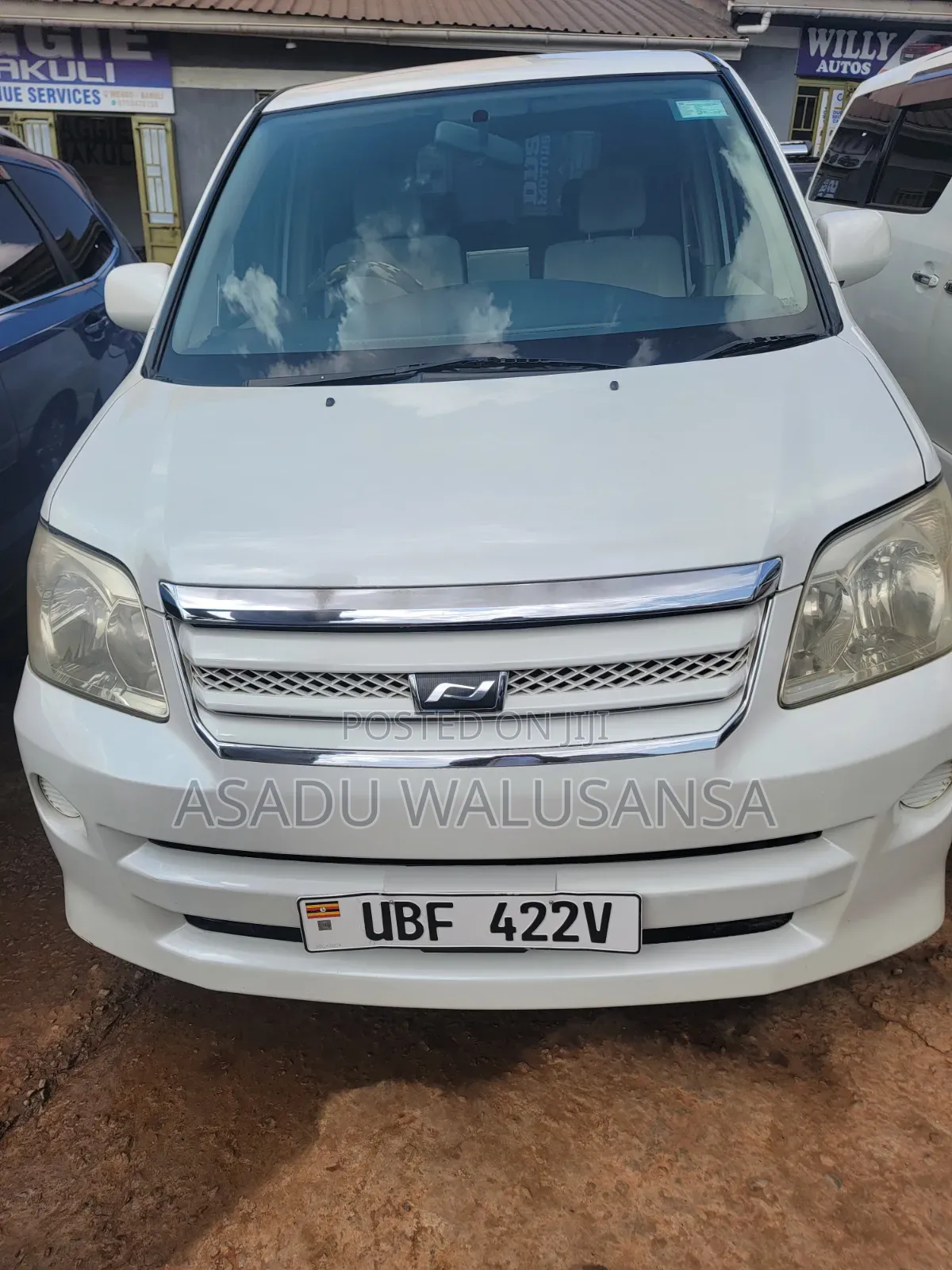 Toyota Noah 2005 White
