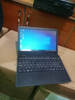 Laptop Toshiba dynaEdge DC-100 4GB Intel Celeron SSD 128GB