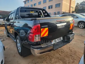 Toyota Hilux 2018 Black