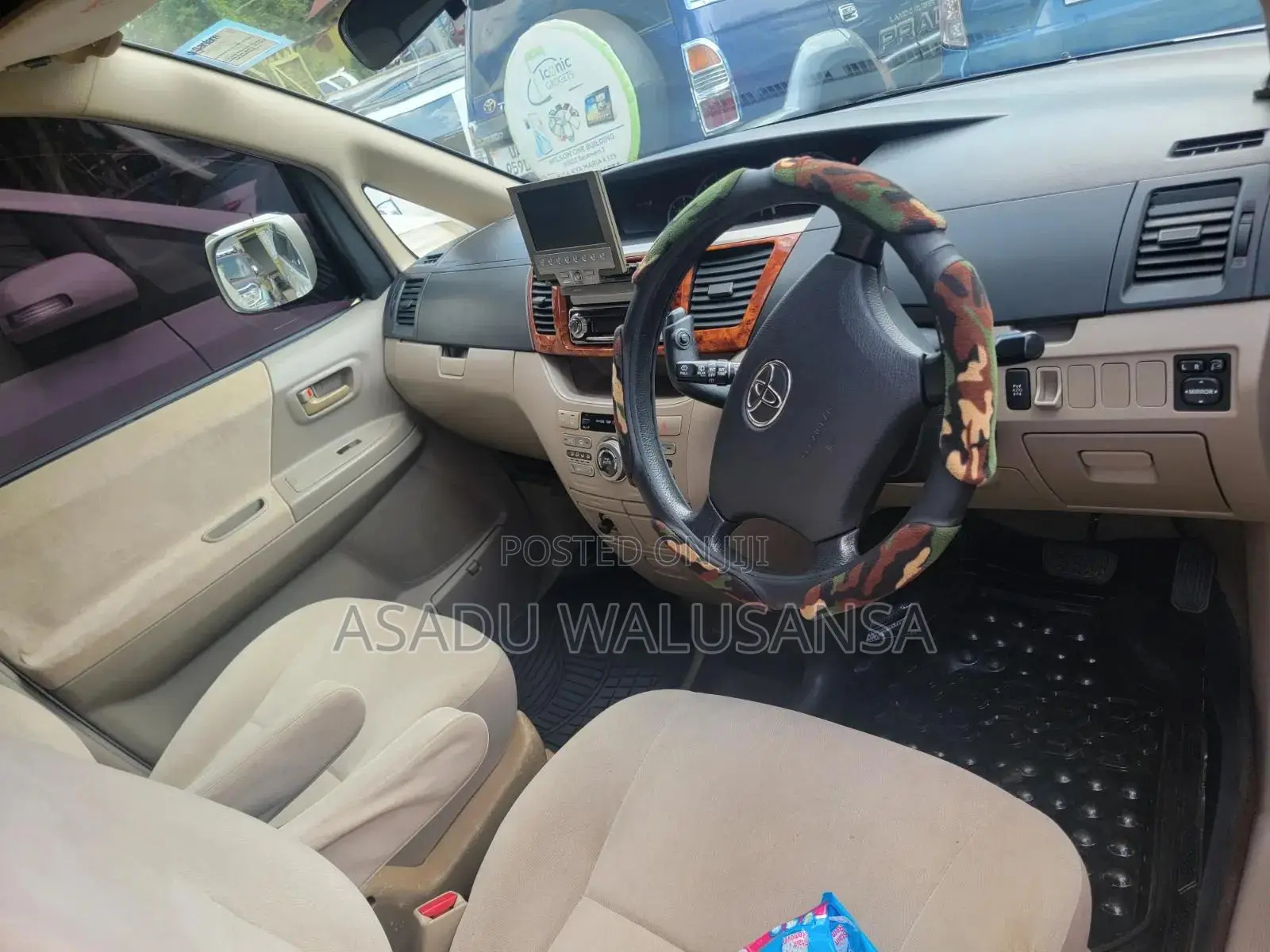 Toyota Noah 2005 White