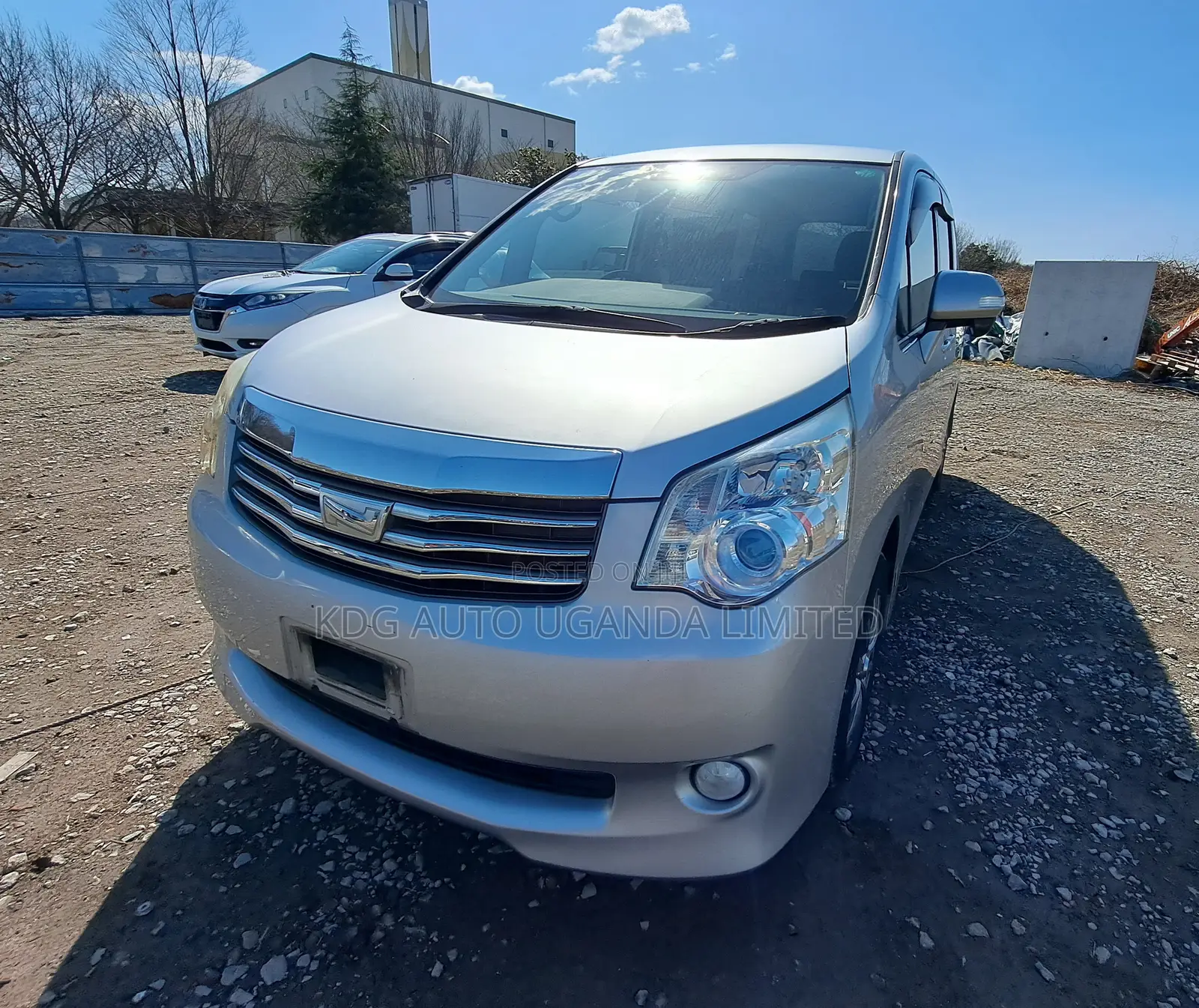 Toyota Noah 2.0 143hp YY FWD (5 Seater) 2011 Silver