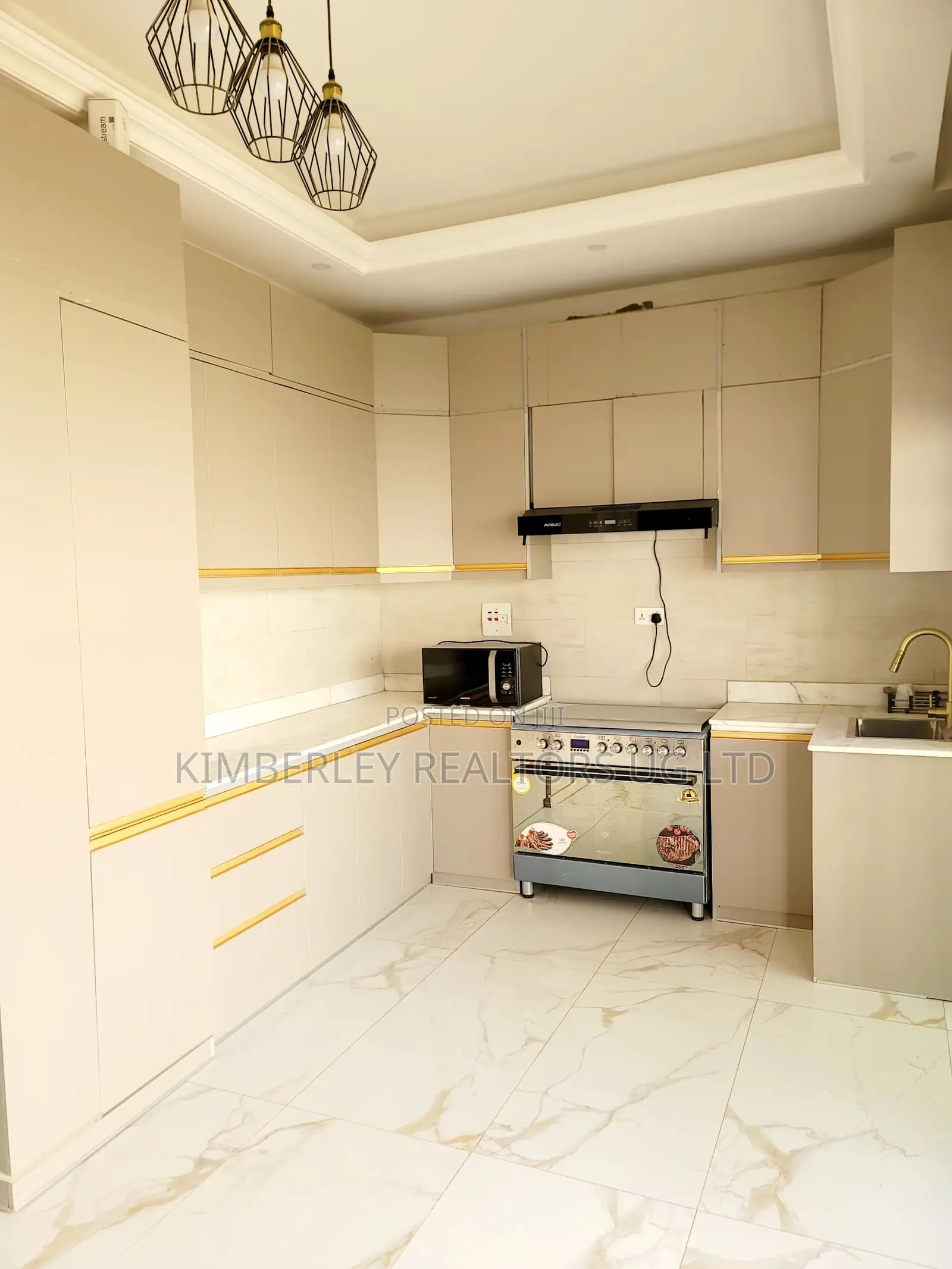 5bdrm House in Division A for sale