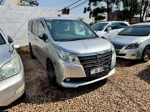 Toyota Noah 2018 Silver