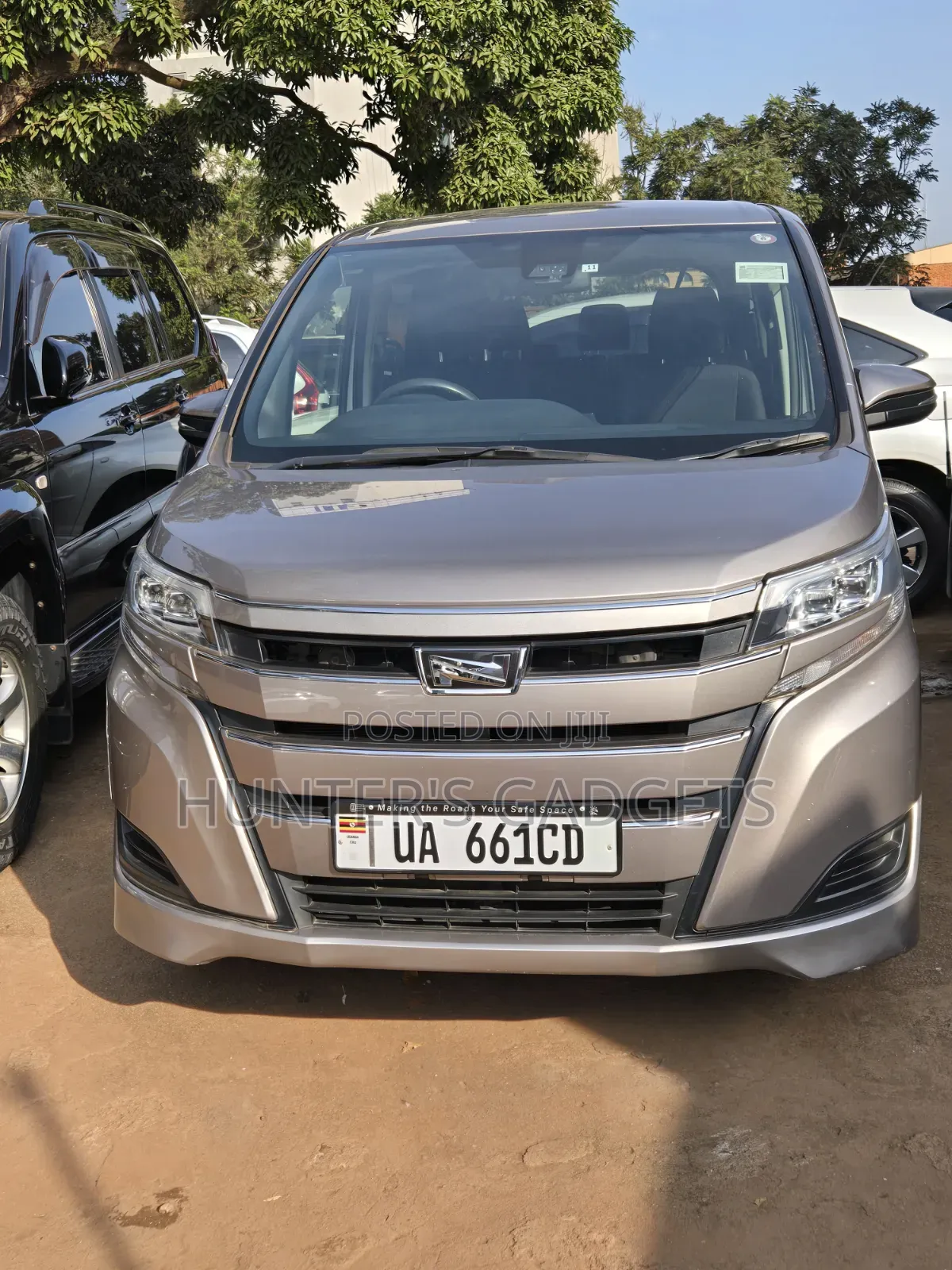 Toyota Noah 2017 Brown