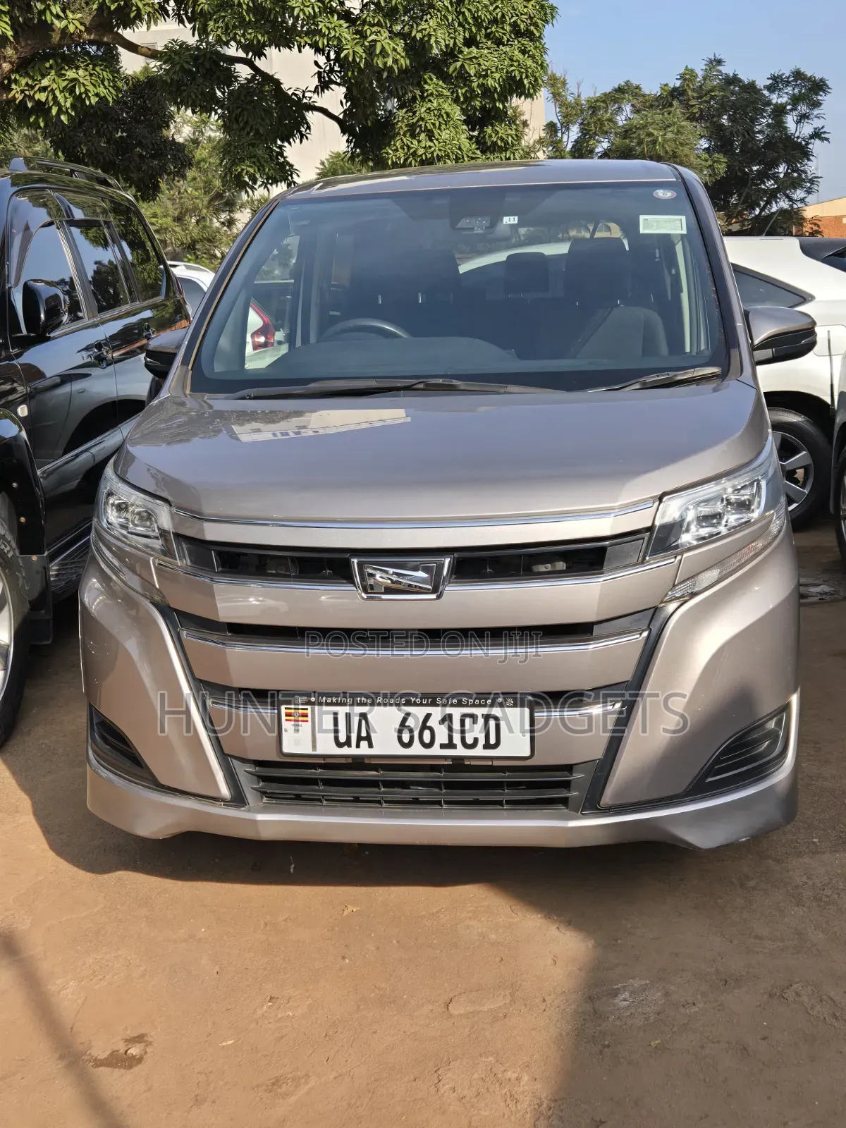 Toyota Noah 2017 Brown