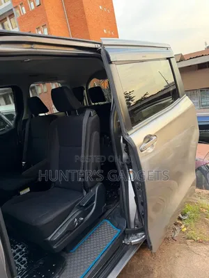 Toyota Noah 2017 Brown