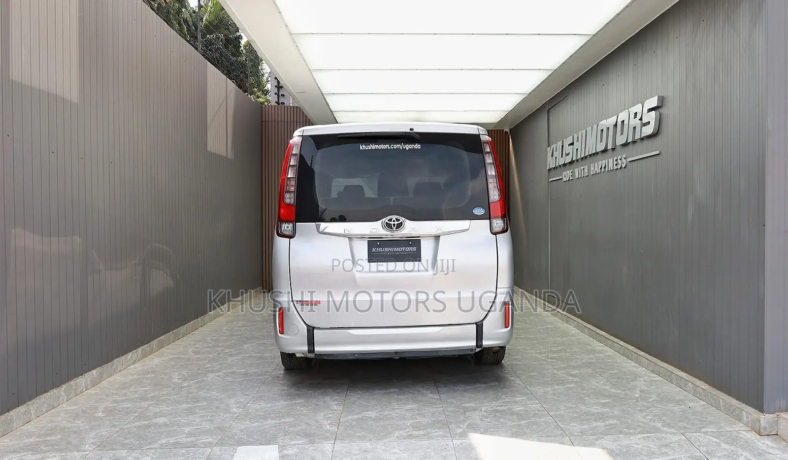Toyota Noah 2.0 FWD (7 Seater) 2016 Silver