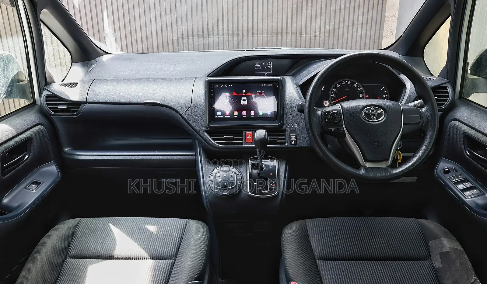 Toyota Noah 2.0 FWD (7 Seater) 2016 Silver