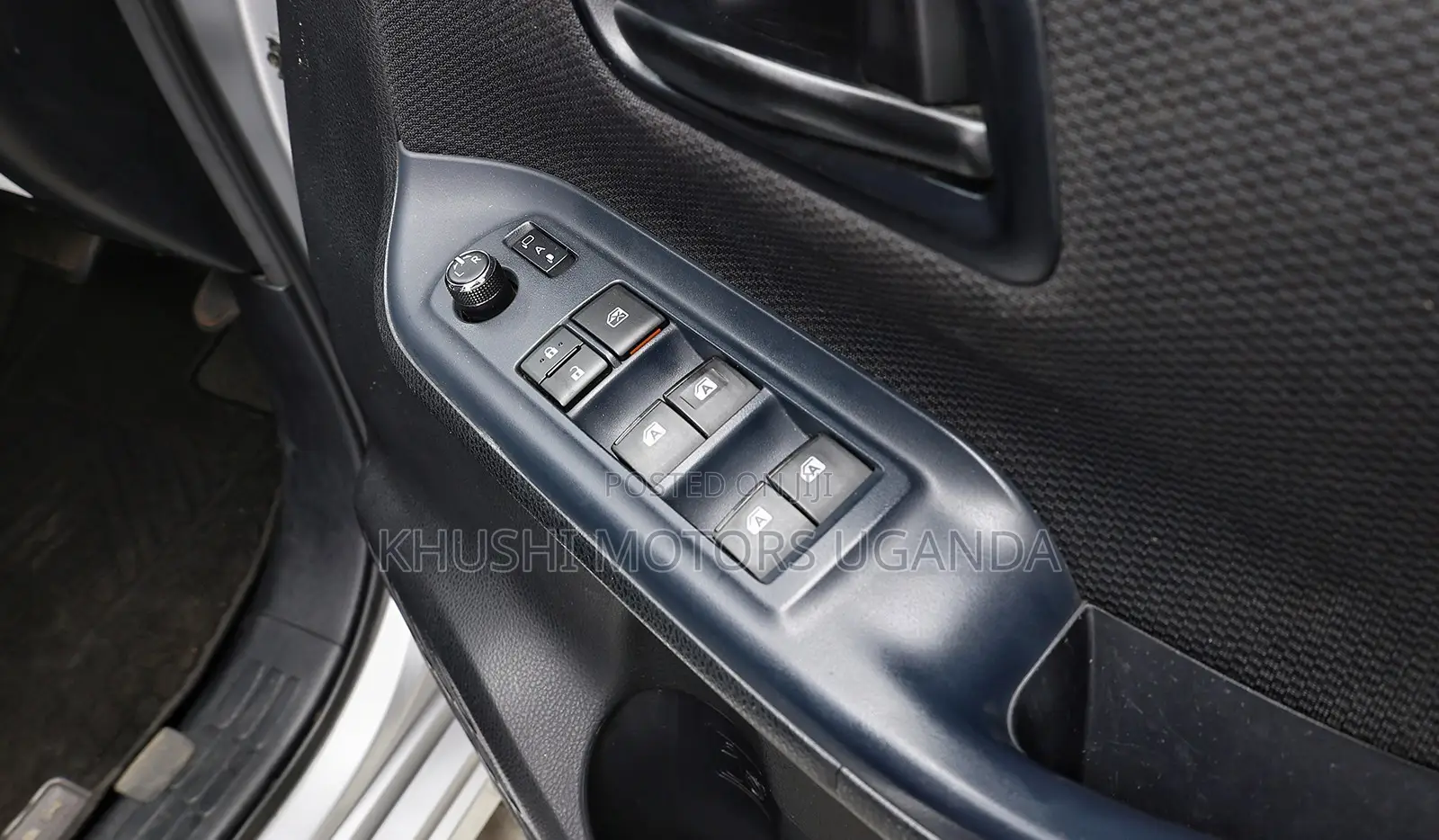 Toyota Noah 2.0 FWD (7 Seater) 2016 Silver
