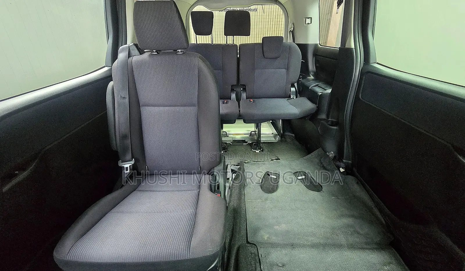 Toyota Noah 2.0 FWD (7 Seater) 2016 Silver