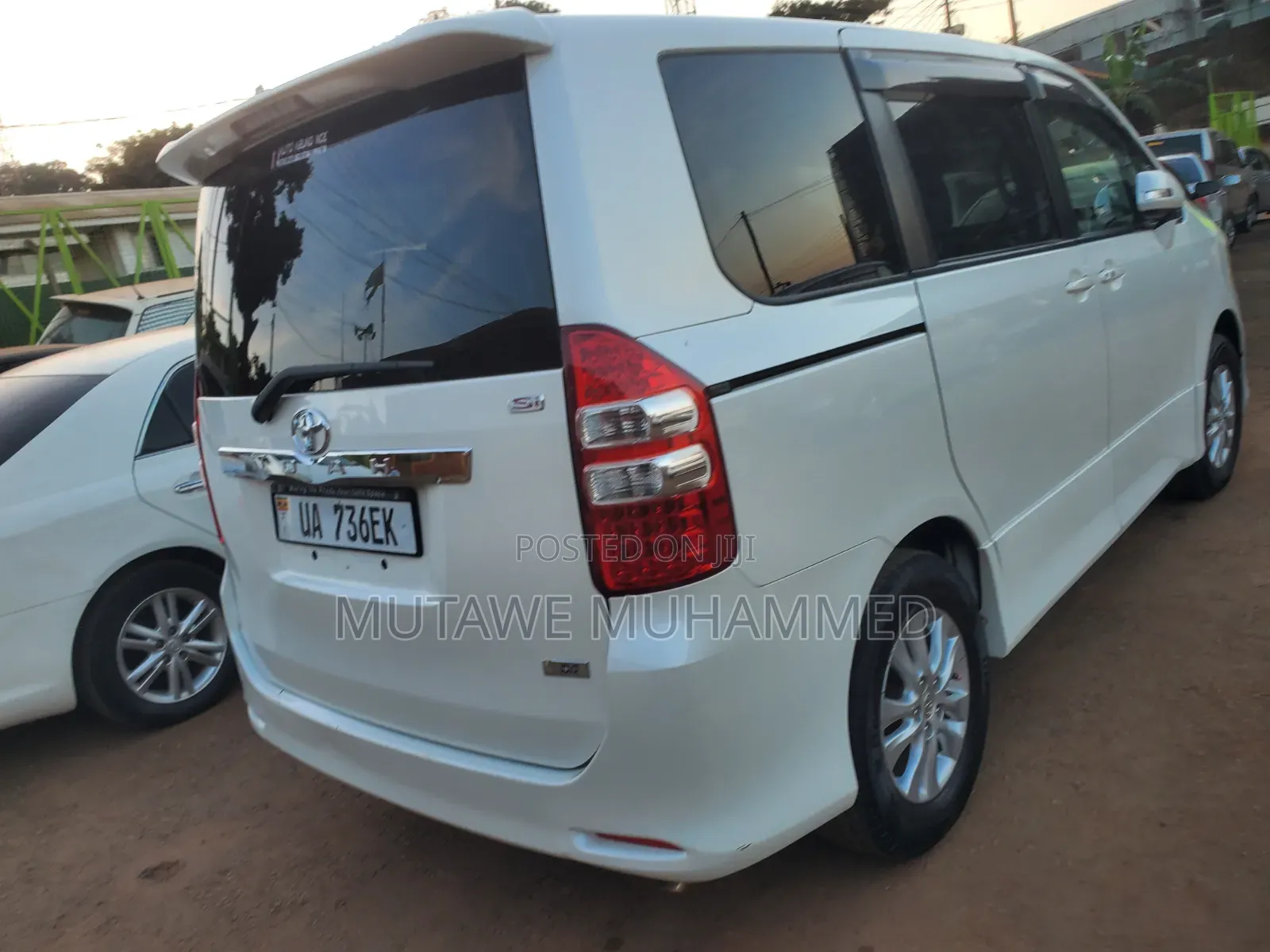 Toyota Noah 2011 Silver
