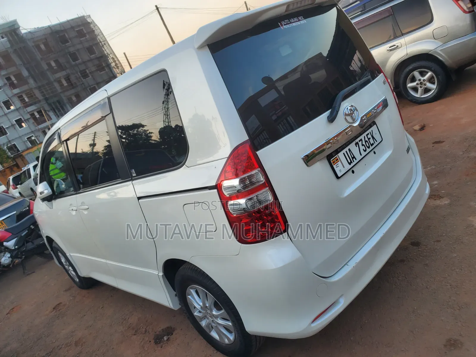 Toyota Noah 2011 Silver