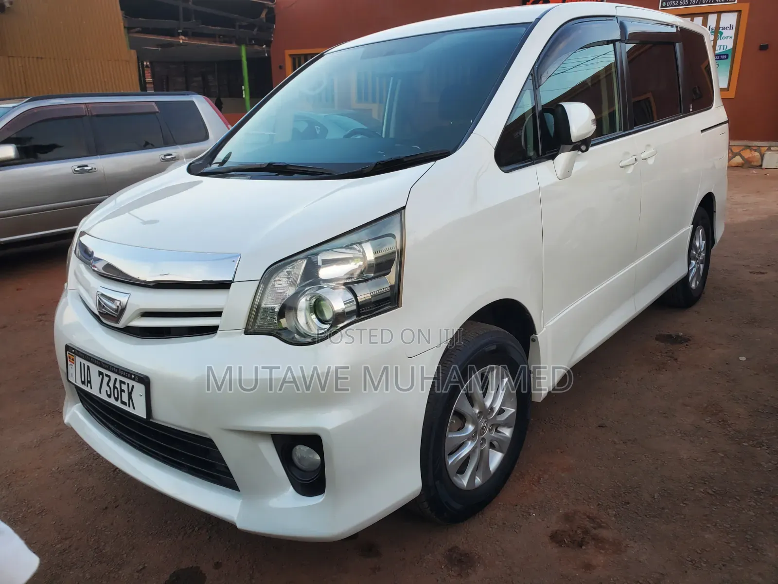 Toyota Noah 2011 Silver