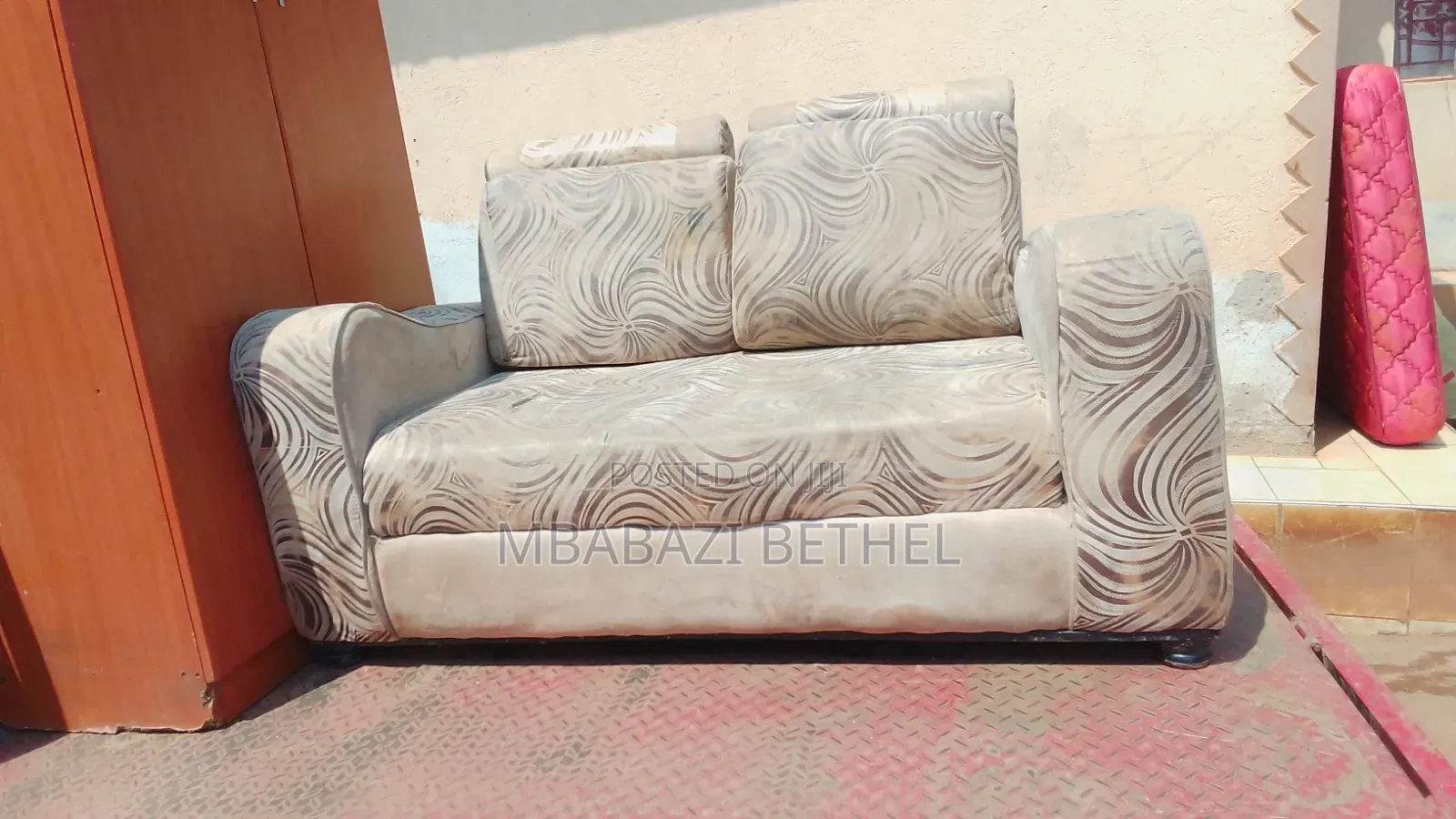 Used /Second Hand Double Sofa Chair Seater in Fine State for Sale