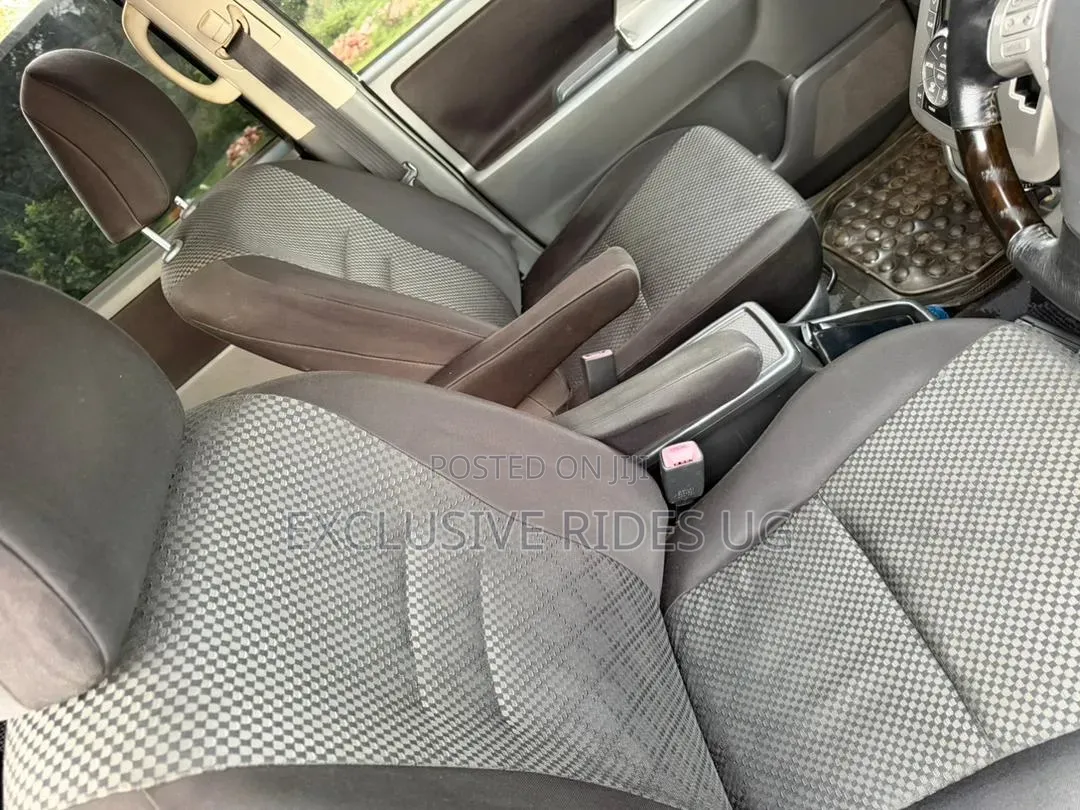 Toyota Noah 2.0 143hp FWD (7 Seater) 2010 Black