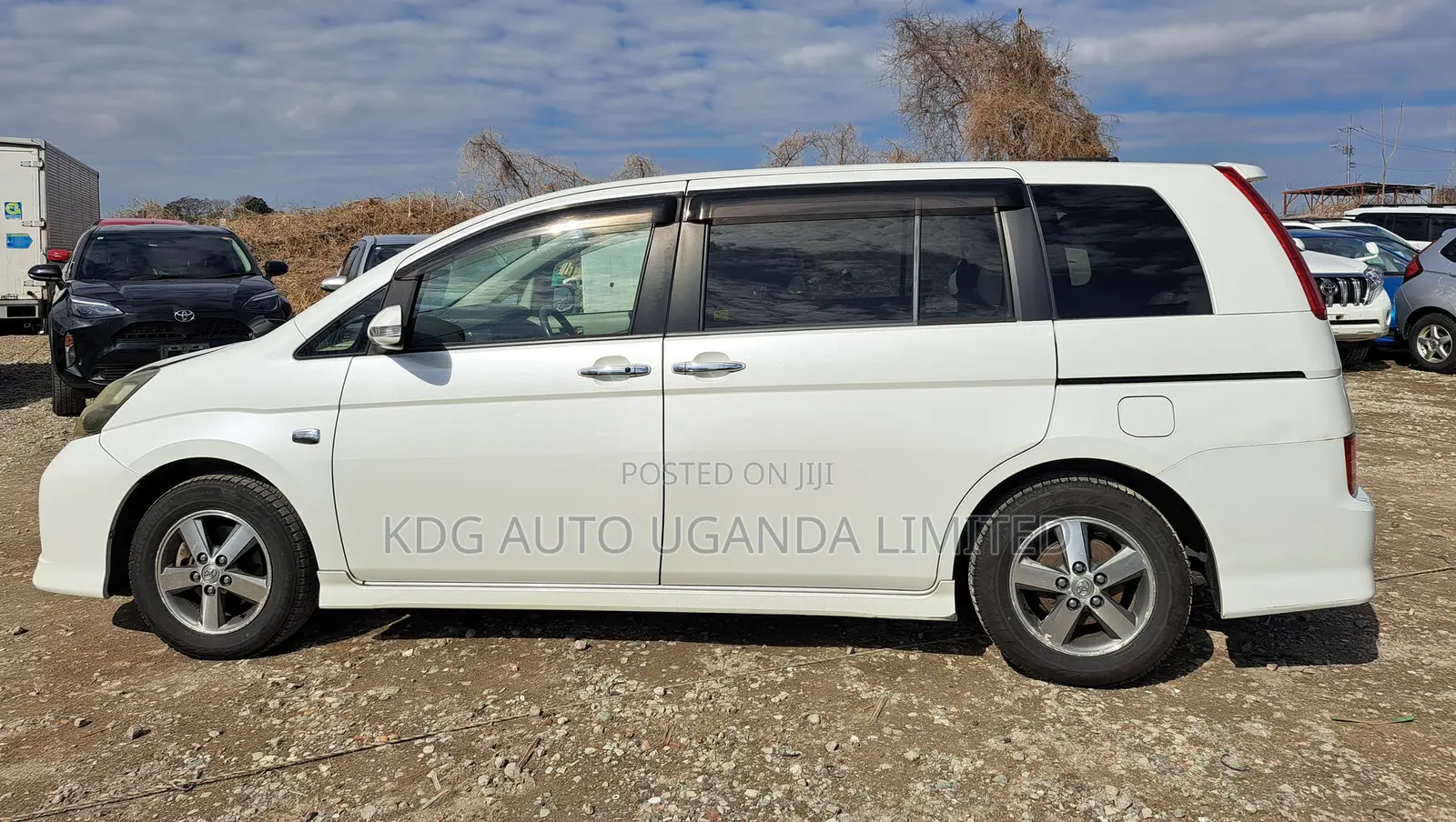 Toyota ISIS 1.8 Platana 2WD 2011 White
