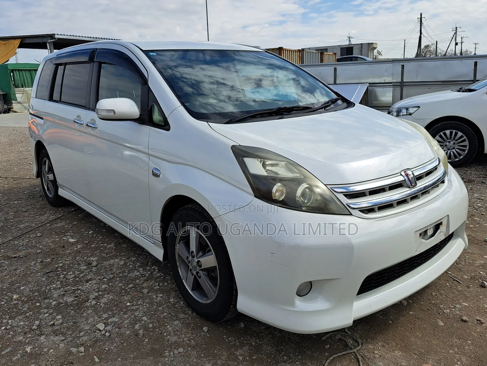 Toyota ISIS 1.8 Platana 2WD 2011 White