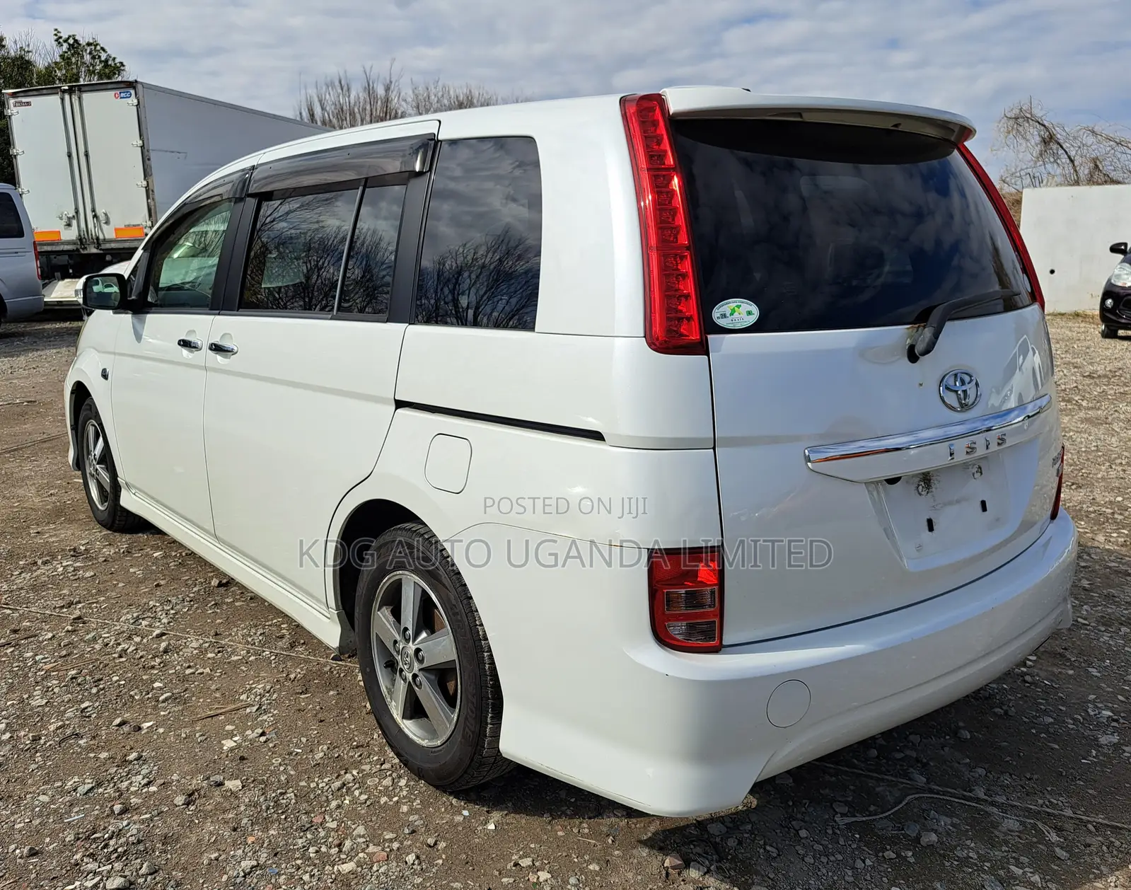 Toyota ISIS 1.8 Platana 2WD 2011 White