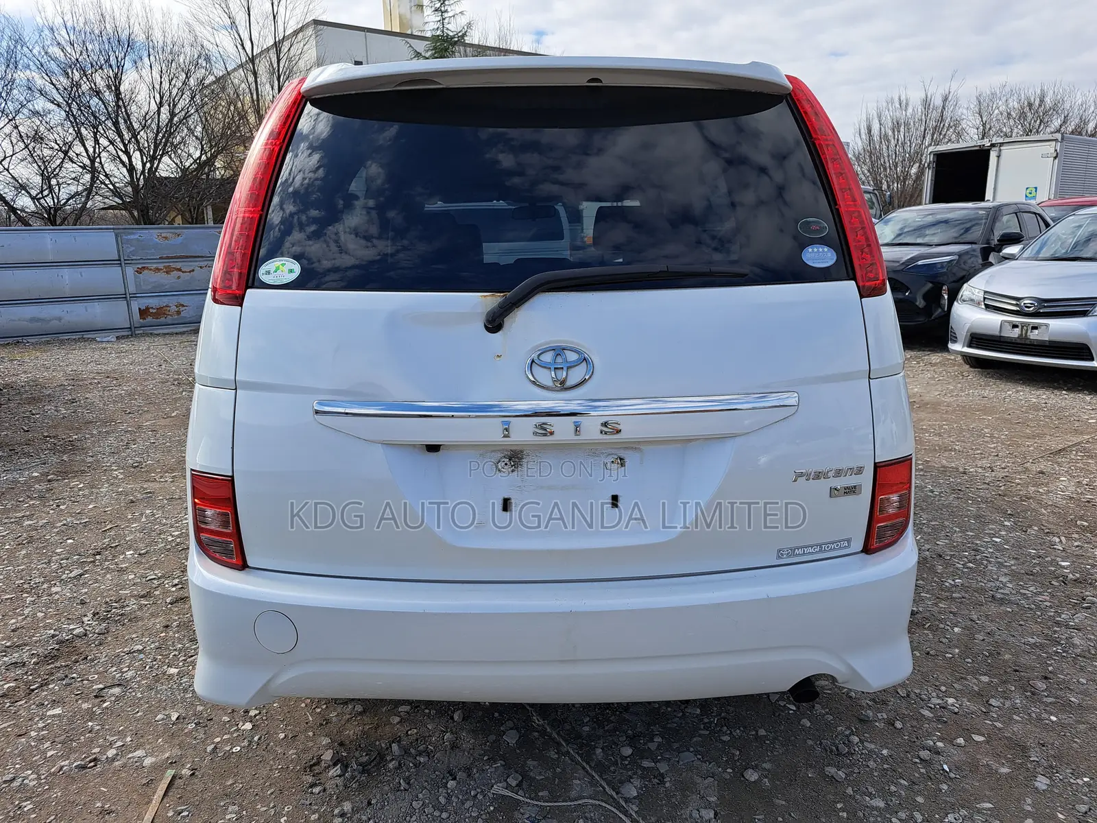 Toyota ISIS 1.8 Platana 2WD 2011 White