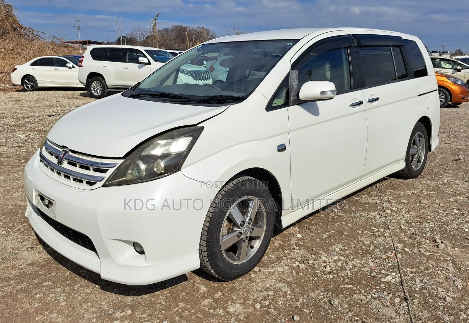 Toyota ISIS 1.8 Platana 2WD 2011 White