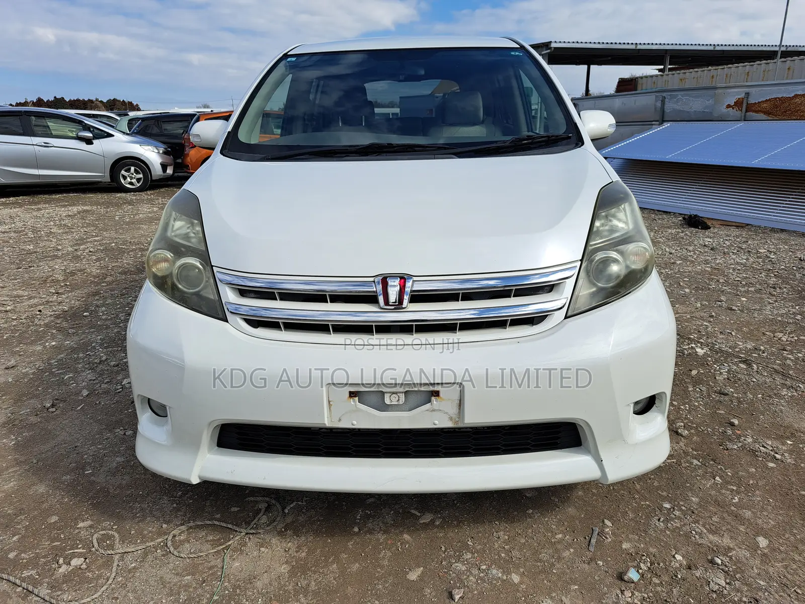 Toyota ISIS 1.8 Platana 2WD 2011 White