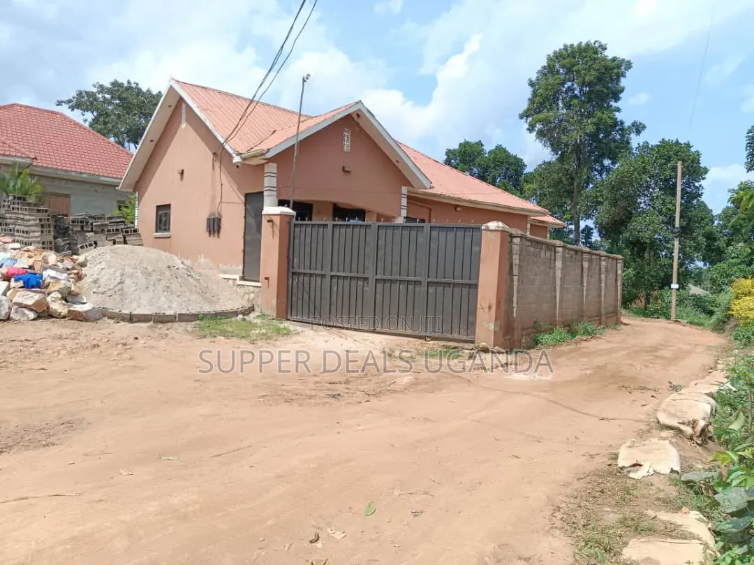 3bdrm Bungalow in Gayaza, Nakawa for sale
