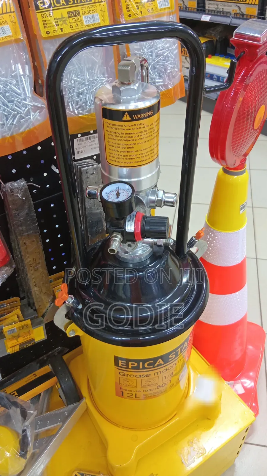 Epica Star Pneumatic Grease Pump Designed for Industrial Lubrication.