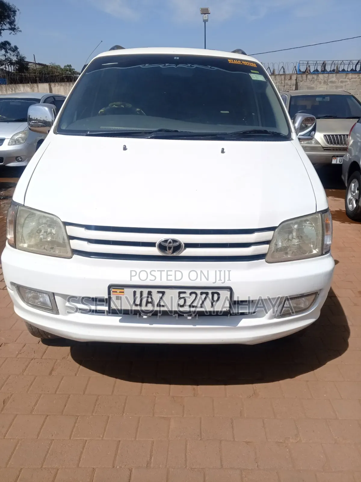 Toyota Noah 2002 White