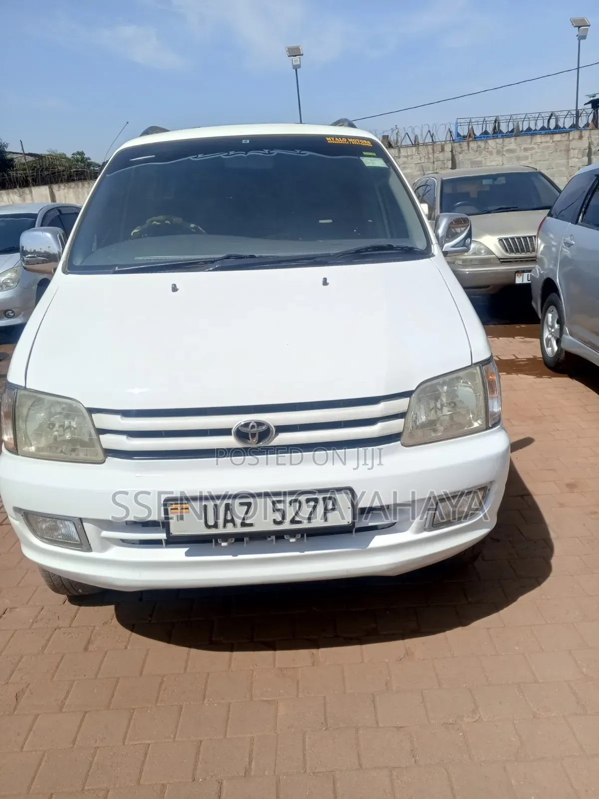 Toyota Noah 2002 White