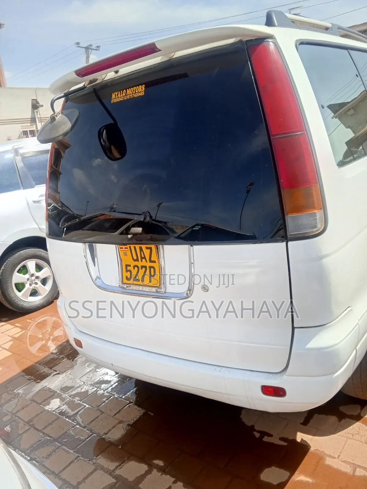 Toyota Noah 2002 White