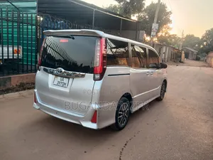 Toyota Noah 2016 Silver