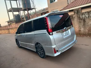 Toyota Noah 2016 Silver