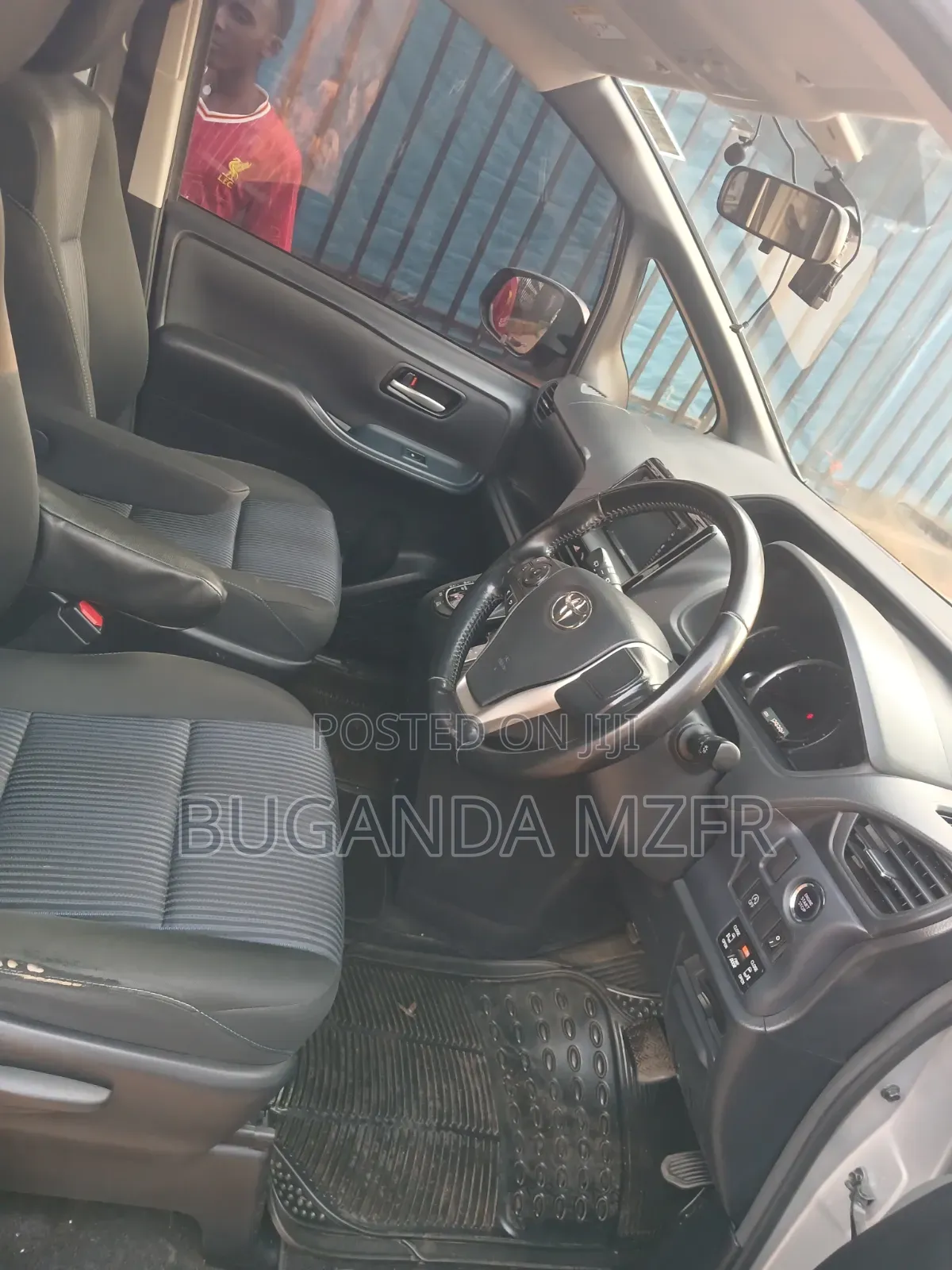 Toyota Noah 2016 Silver